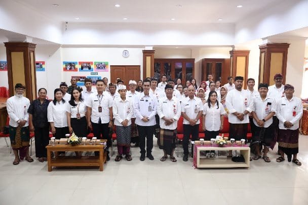 Kemenkum Bali Serahkan Sertifikat Paralegal untuk Perkuat Akses Hukum di Desa