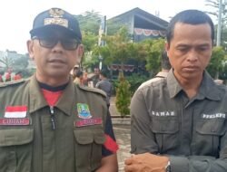 Cegah Banjir, DLH dan BMSDA Bekasi Bersihkan Kali Harun