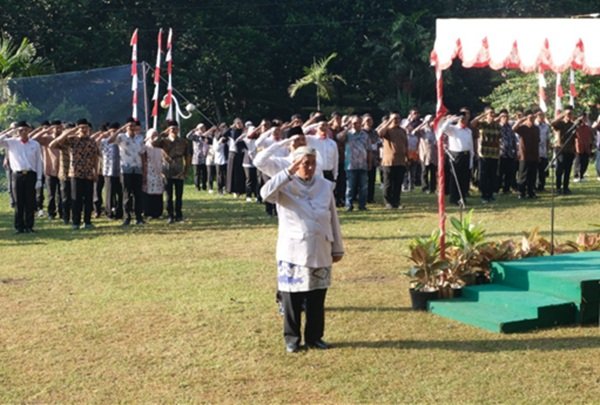 PTPN I Regional 3 Gelar Upacara HUT ke-80 RI di Kampoeng Kopi Banaran