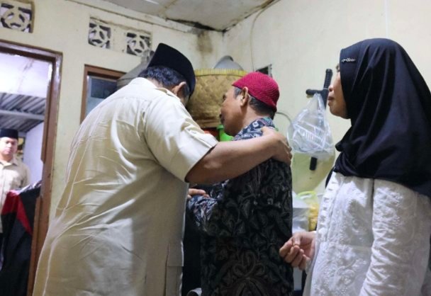 Tangis Pecah, Presiden Prabowo Kunjungi Rumah Duka Affan Kurniawan 