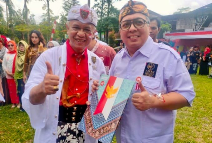 Ketua Umum AMKI Pusat Tundra Meliala Terima Penghargaan Adiluhung Budaya Ki Sunda Utama