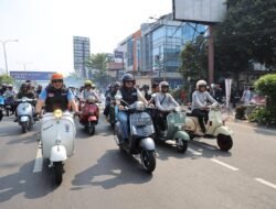 Jelang HUT RI ke-80, Wawali Harris Bobihoe Konvoi Naik Vespa