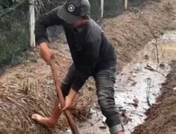 Warga Sukadana Ilir Lamtim Keluhkan Banjir, Pemuda Kompak Gotong Royong