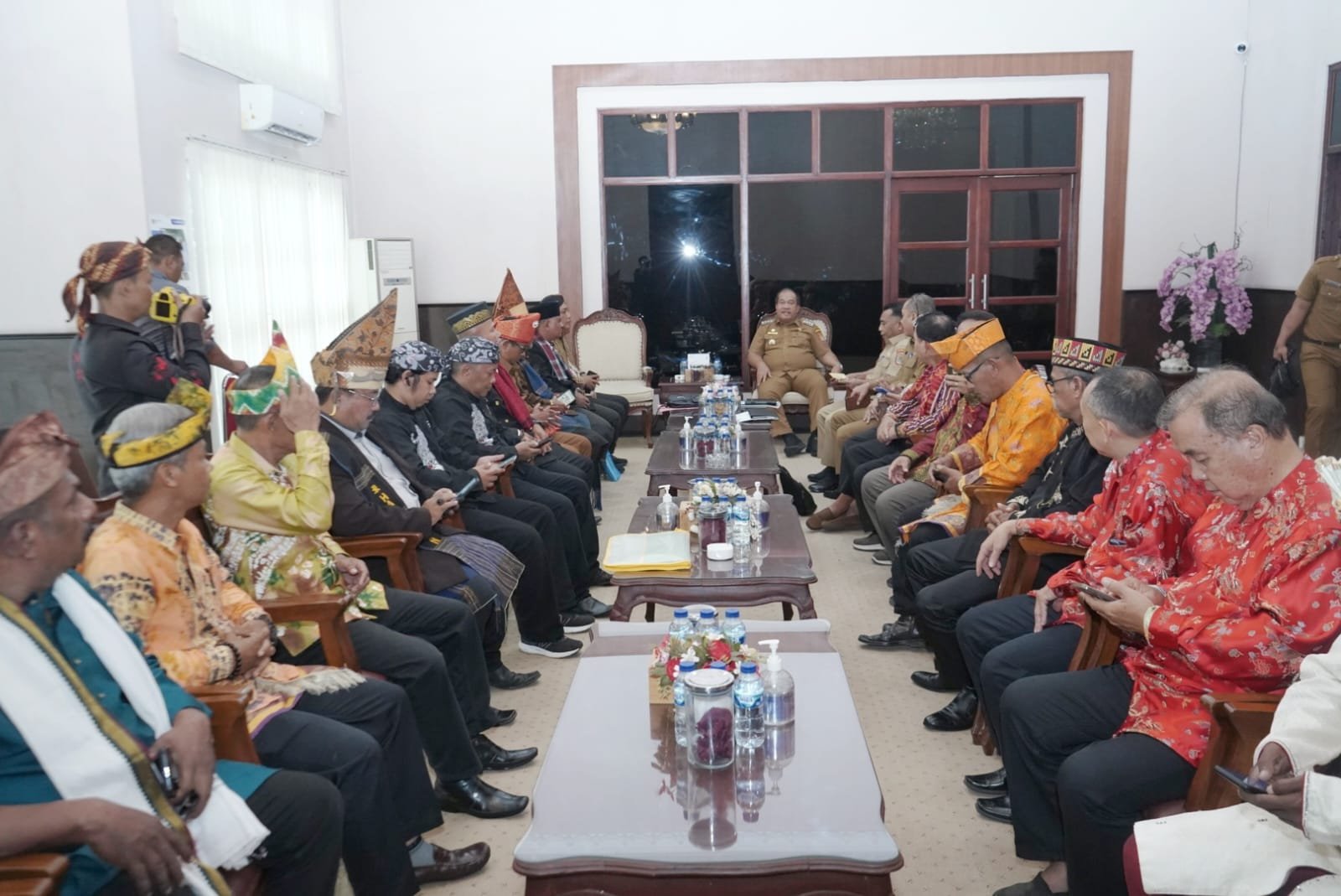 Forum Komunikasi Lembaga Adat (FORKALA) Kabupaten Asahan melakukan audiensi dengan Bupati Asahan