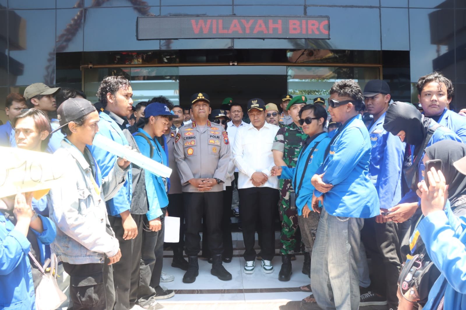 PC Pergerakan Mahasiswa Islam Indonesia (PMII) Sidoarjo menggelar aksi yang berlangsung tertib dan damai.