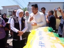 Gubernur Jawa Timur Bersama Bupati Sidoarjo Tinjau Langsung Kegiatan Pasar Murah di Sidoarjo