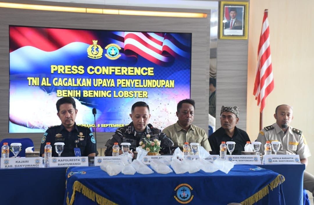 Komandan Lanal Banyuwangi Letkol Laut (P) Muhamad Puji Santoso, M.Sc., dalam konferensi pers di Mako Lanal Banyuwangi,