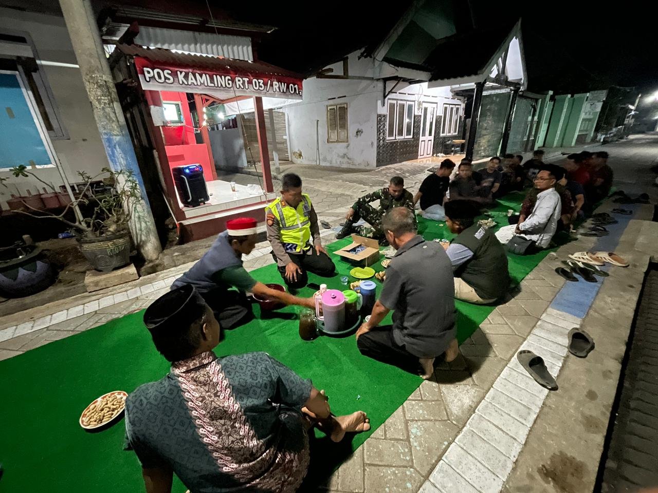 Kepolisian bersama tiga pilar Kecamatan Winongan melaksanakan kontrol pengamanan swakarsa atau poskamling di Dusun Sentul, Desa Winongan Lor