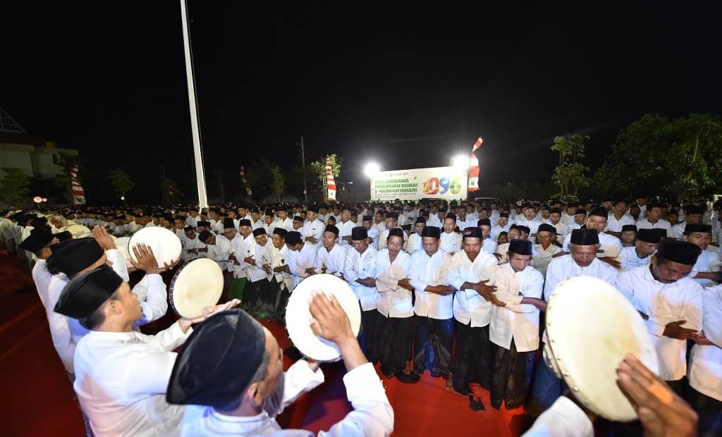 Pemerintah Kabupaten Pasuruan bersama Ribuan jamaah Ikatan Seni Hadrah Indonesia (Ishari) Kabupaten Pasuruan menggelar doa bersama bertajuk “Pasuruan Damai”