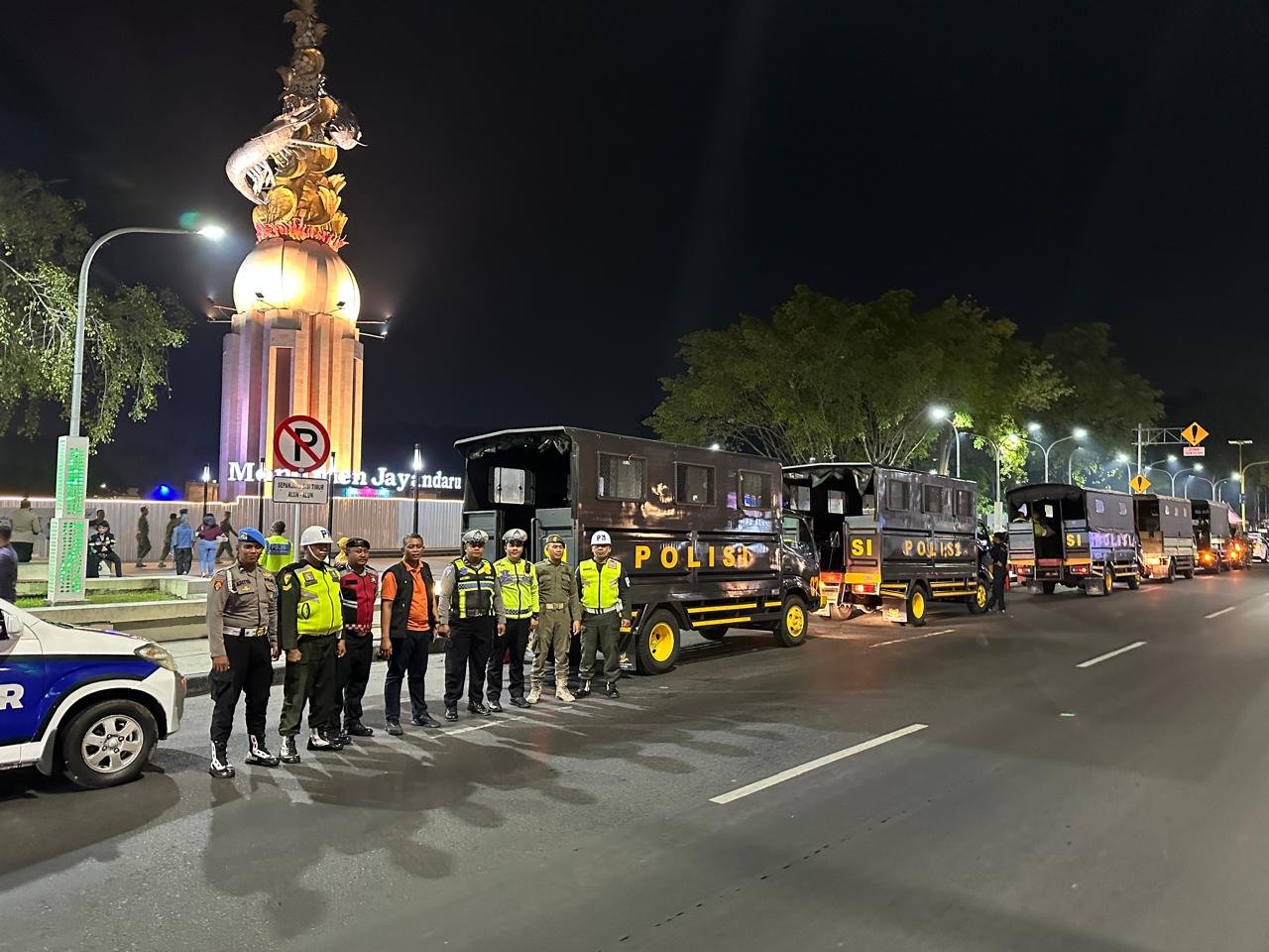 Polresta Sidoarjo bersama Kodim 0816 Sidoarjo dan Satpol PP melaksanakan patroli gabungan