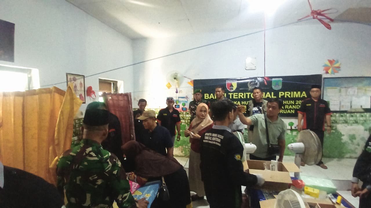 Kodim 0819/Pasuruan melalui Koramil 0819/20 Gempol menggelar kegiatan Bhakti Sosial Khitanan Massal di Yayasan Al Faqihiyah, Dusun Babat, Desa Randupitu, Kecamatan Gempol