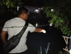 Polsek Krian Bersama Warga Evakuasi Anak Tenggelam di Sungai Tambak Kemerakan