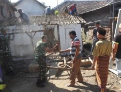 TNI dan Warga Bersinergi, Koramil 0819/07 Lekok Gelar Karya Bakti