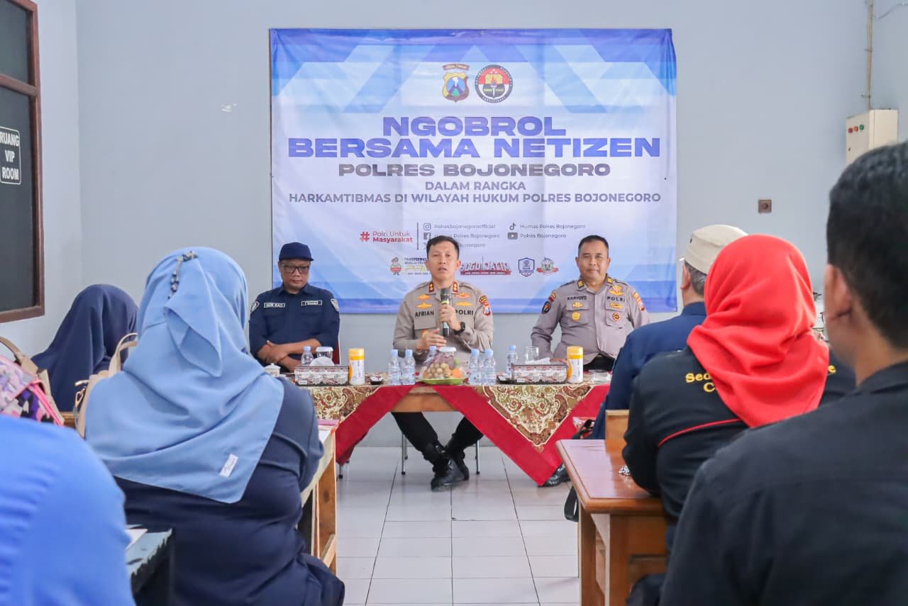 Polres Bojonegoro Polda Jatim menggelar literasi digital yang dan diskusi santai bertajuk Ngobrol Bersama Netizen.