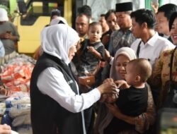 Bupati Sidoarjo Kembali Dampingi Gubernur Jatim Tinjau Pasar Murah