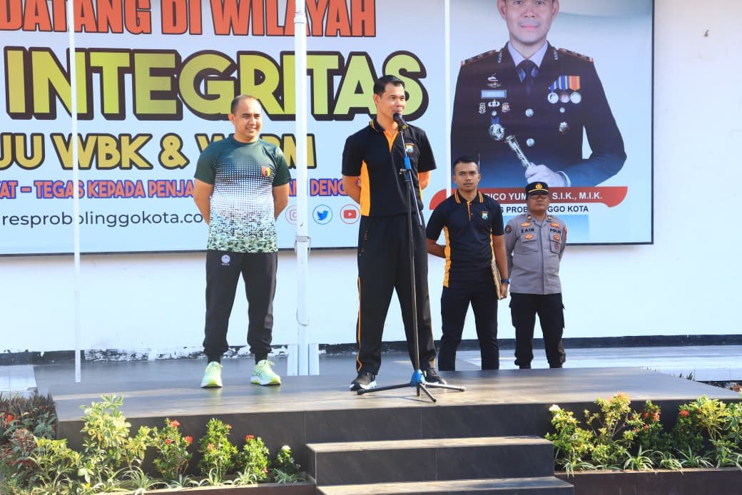 TNI dan Polri di Kota Probolinggo menggelar kegiatan olahraga bersama yang berlangsung di Lapangan Apel Polres Probolinggo Kota