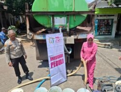Polsek Lumbang Salurkan 8.000 Liter Air Bersih untuk Warga Jatisari