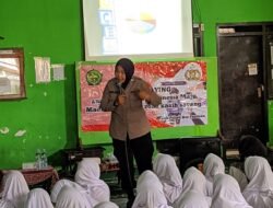 Cooling system Polsek Pandaan Masuk Pesantren, Edukasi Santri Soal Tertib Jalan dan Bahaya Perundungan