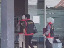 Kejari Sintang Geledah Kantor PDAM Tirta Senentang, Korupsi?