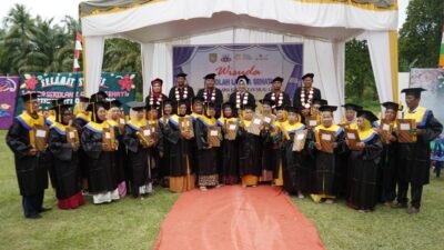 25 Lansia Diwisuda, Rianto Dorong Kesejahteraan Usia Senja