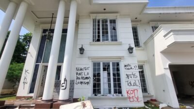 Polisi Amankan Belasan Pelaku Penjarahan di Rumah Uya Kuya