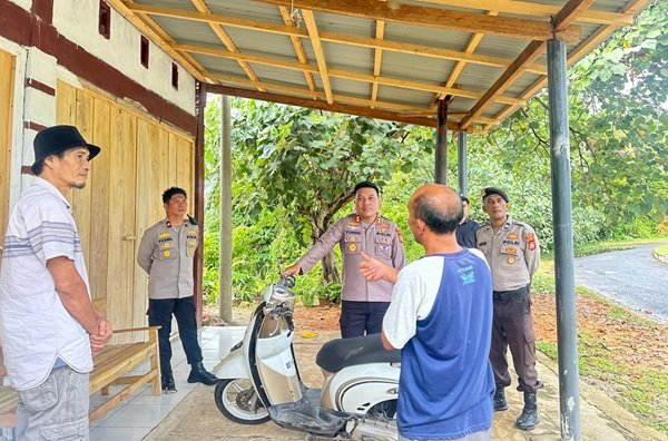 Kapolres Kaur Sambangi Warga, Ajak Jaga Kamtibmas