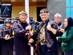 Abah Anton Silaturahmi ke Yon Brimob Srigunting Hitam Cineam, Anugerahkan Adiluhung Kisunda Utama
