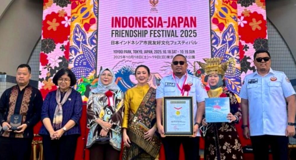 Andre Rosiade dan IKM Antar Rendang Minangkabau Pecahkan Rekor MURI di Jepang