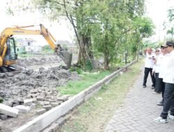 Bupati Sidoarjo Tinjau Normalisasi Sungai, Cegah Banjir Langganan