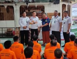 Lapas Jember Penuhi Hak Warga Binaan Melalui Pembagian Pakaian Ibadah dan Perlengkapan Mandi