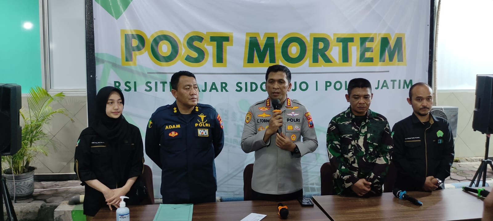 Kasubbid Dokpol Biddokkes Polda Jatim AKBP dr Adam Bimantoro SpAn FCC MBiomed