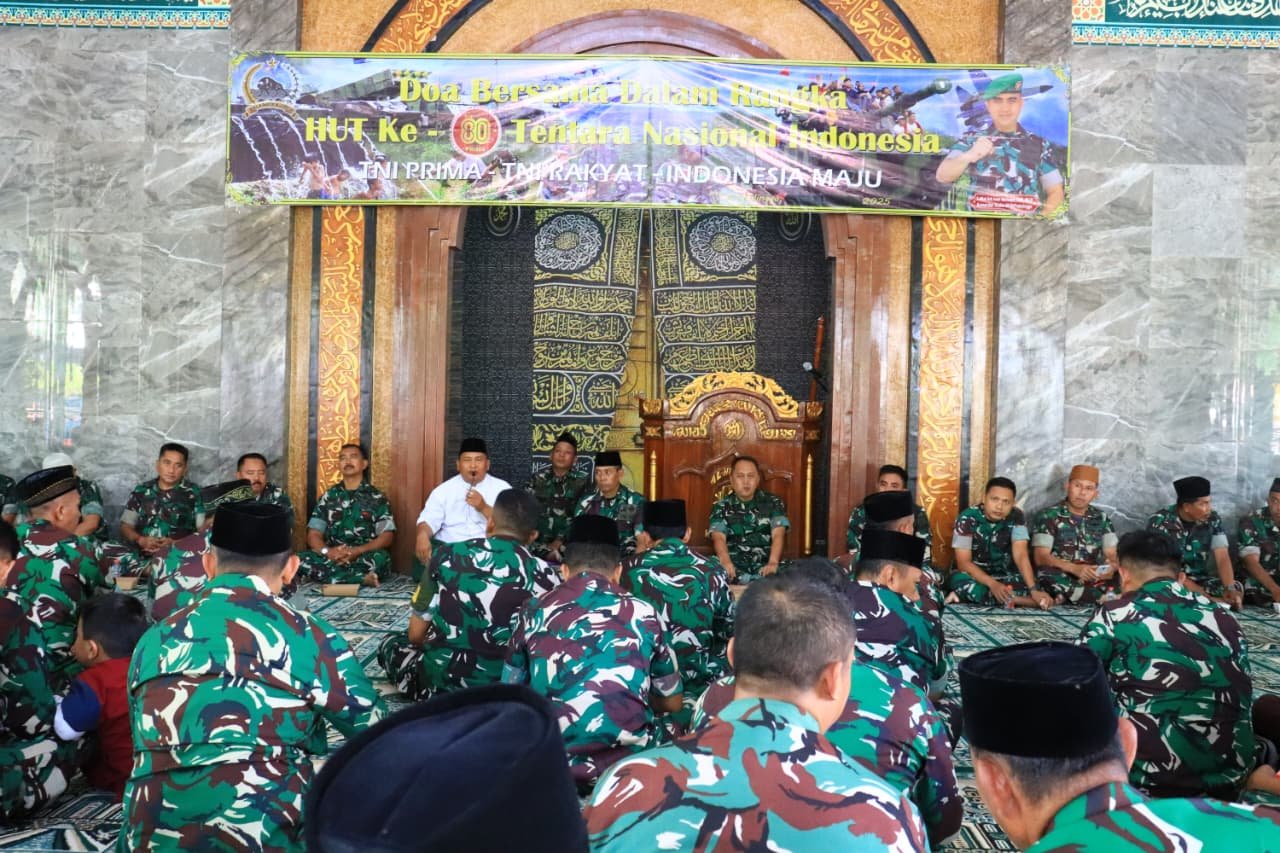 Do’a Bersama di Masjid Al-Hidayah Makodim 0820/Probolinggo.