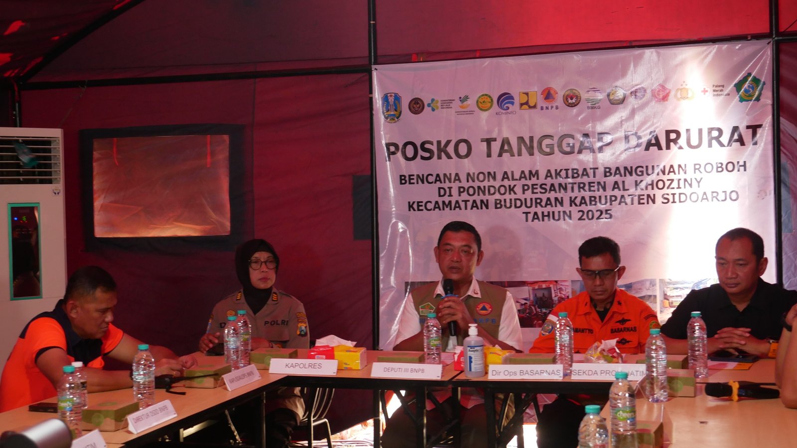 pencarian dan evakuasi korban reruntuhan gedung Pondok Pesantren (Ponpes) Al-Khoziny di Sidoarjo