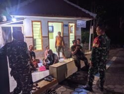 Perkuat Sinergitas dengan Warga, Babinsa Koramil Sukorejo Gelar Patroli Siskamling