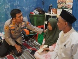 Cek Kesehatan Santri, Kapolresta Sidoarjo Jenguk dan Beri Tali Asih Korban