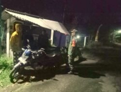 Tingkatkan Keamanan Lingkungan, Babinsa Koramil Tutur Laksanakan Patroli Malam
