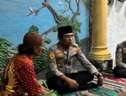 Kapolresta Sidoarjo Takziyah dan Berikan Santunan Ke Keluarga Santri Rizki Maulana