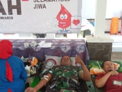 Serma Milki Anggota Koramil 0819/18 Pandaan Laksanakan Donor Darah Bersama Pemerintah Desa dan PMI