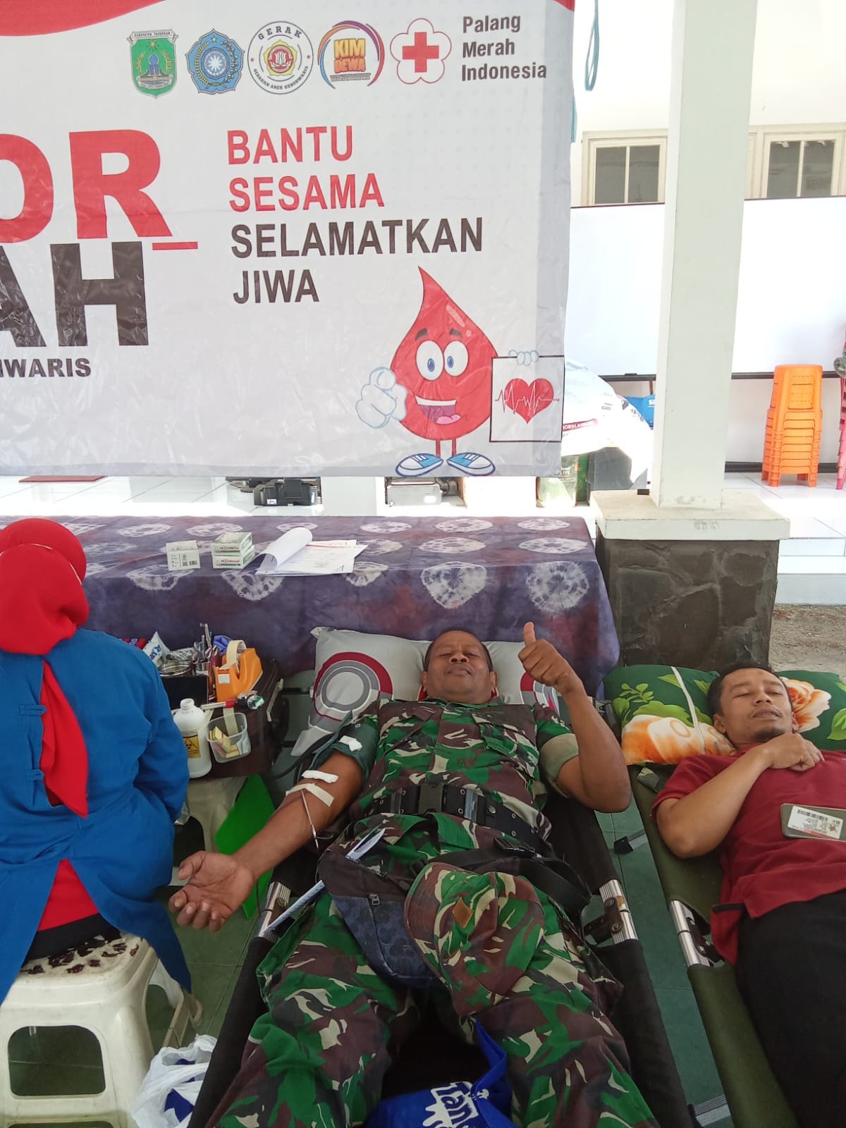 Babinsa Koramil 0819/18 Pandaan, turut serta dalam kegiatan donor darah yang diselenggarakan oleh Pemerintah Desa