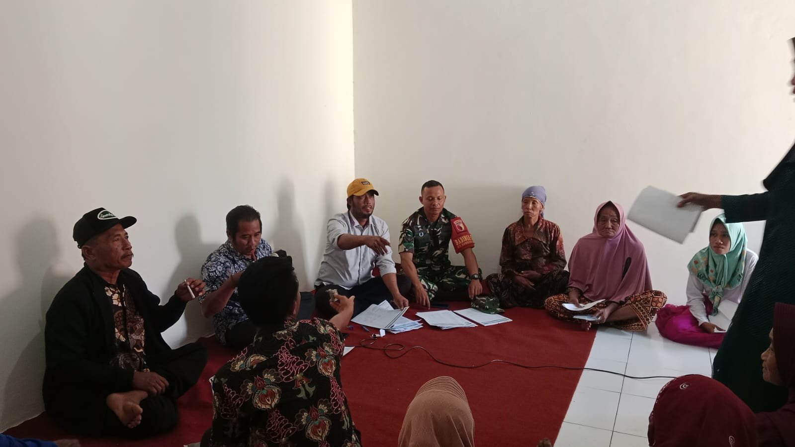 kegiatan Sosialisasi Program Keluarga Harapan (PKH) yang digelar di Balai Desa Sumberkare, Kecamatan Wonomerto