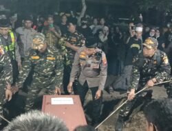 Kapolsek Buduran Hadir di Pemakaman Santri Al Khoziny Asal Desa Damarsi