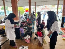 Peduli Kesehatan Balita, Babinsa Sukorejo Dampingi Posyandu di Wilayahnya