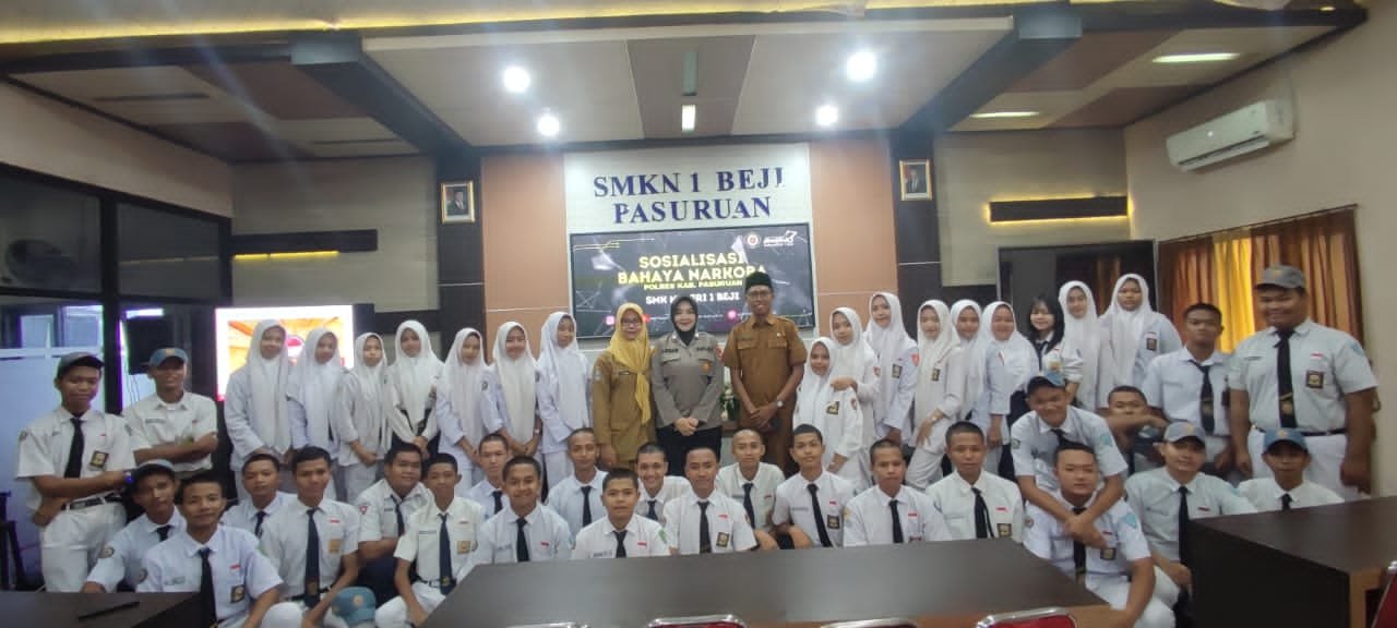 sosialisasi dan penyuluhan bertema “Bahaya Penyalahgunaan dan Peredaran Gelap Narkoba” kepada kirang lebih 80 siswa-siswi di Aula SMKN 1 Beji,
