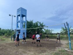Serunya Kebersamaan Satgas TMMD ke-126 Sidoarjo dan Pemuda Kedondong di Lapangan Voli
