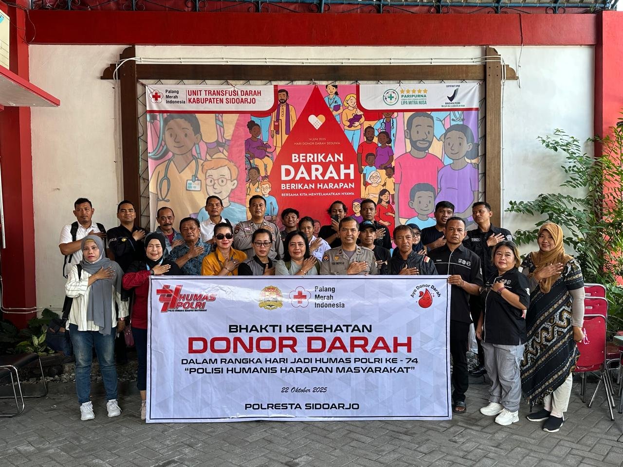Polresta Sidoarjo menggelar Bakti Kesehatan Donor Darah di kantor PMI Sidoarjo