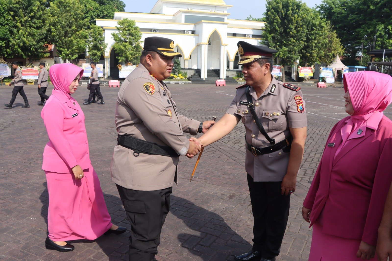 Kapolres Pasuruan# AKBP Jazuli Dani Iriawan, S.I.K., M.Tr.Opsla memimpin upacara serah terima jabatan