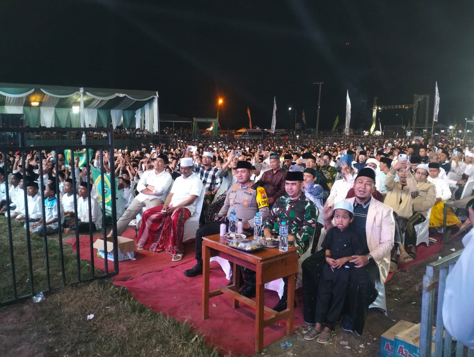 Koramil jajaran melakukan pengawalan dan pengamanan jalan nya kegiatan konser religi Wali Hasyimi Band dalam rangka rangkaian Milad ke 20 Majelis Ta'lim