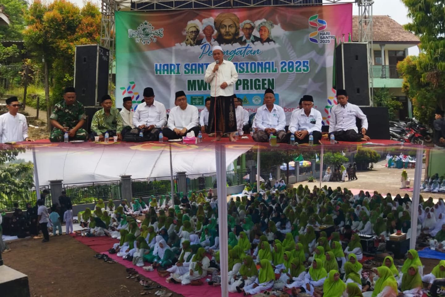kegiatan peringatan Hari Santri Nasional (HSN) Tahun 2025 yang digelar di halaman MTs Darul Huda, Dusun Wilo, Desa Ketanireng,