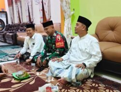 Pererat Silaturahmi, Babinsa Koramil 0820/15 Pajarakan Ajak Warga Karangbong Peduli Keamanan Wilayah