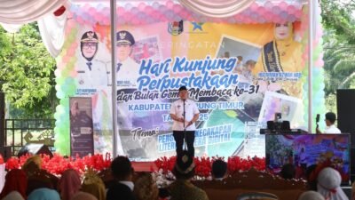 Hari Kunjung Perpustakaan dan Bulan Gemar Membaca ke-31 Tahun 2025, yang berlangsung meriah di halaman Dinas Perpustakaan dan Kearsipan Kabupaten Lampung Timur,